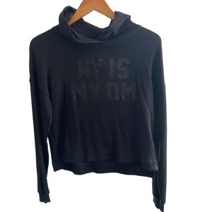 Alo yoga women long sleeves, cropped with
white logo black size S